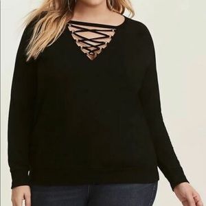 Torrid criss cross caged front crew neck sweater in black size 1X